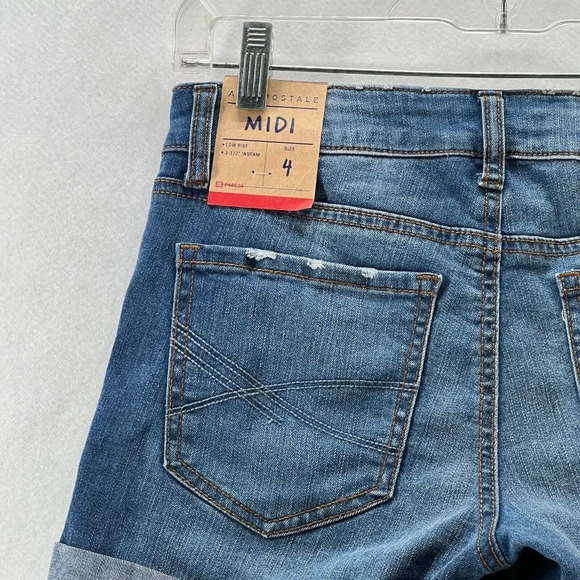 Aéropostale Shorts Womens Size 4 Midi Low Rise Distressed Cuffed Hem Denim Blue - Picture 4 of 9